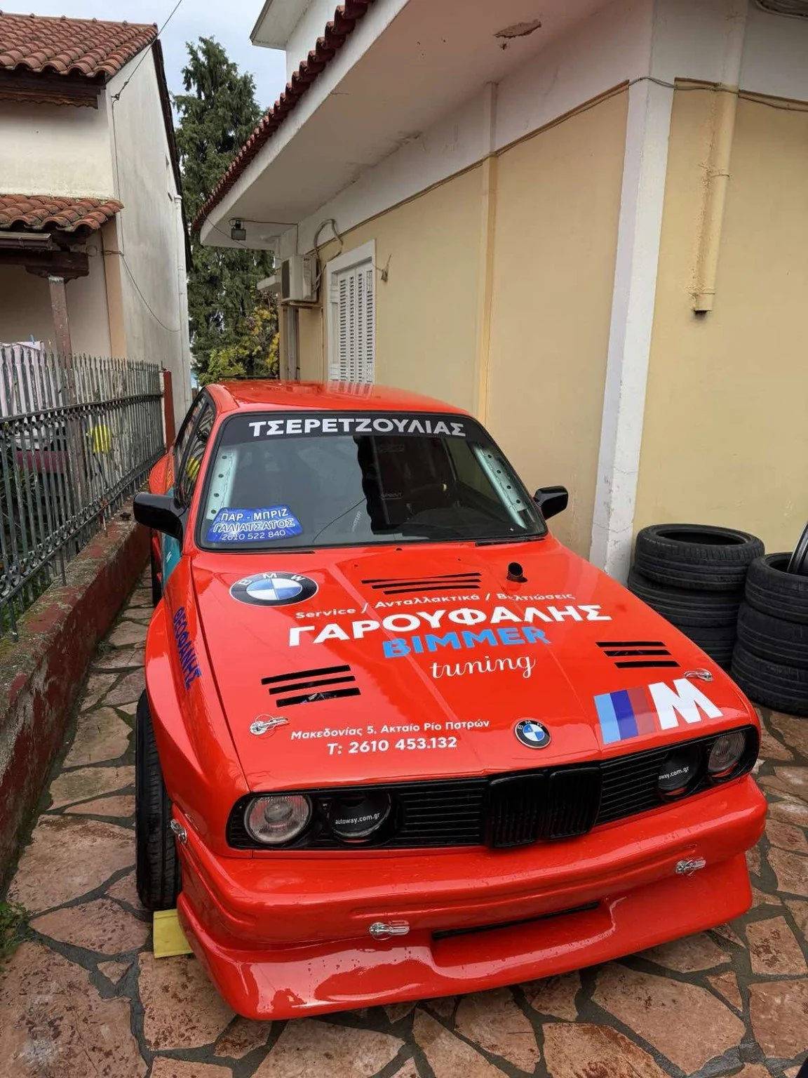Ολοκληρωμένο κόκκινο BMW E30 SR20 Turbo